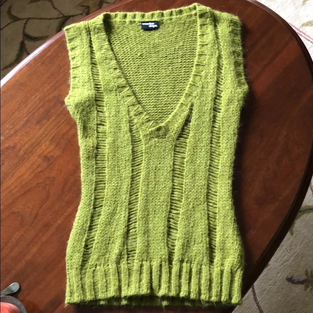 Sweater vest